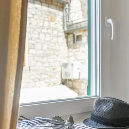 Azamara Old Town Apartman