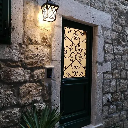 Azamara Old Town Apartman