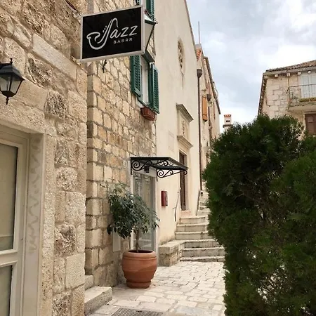 Azamara Old Town Apartman