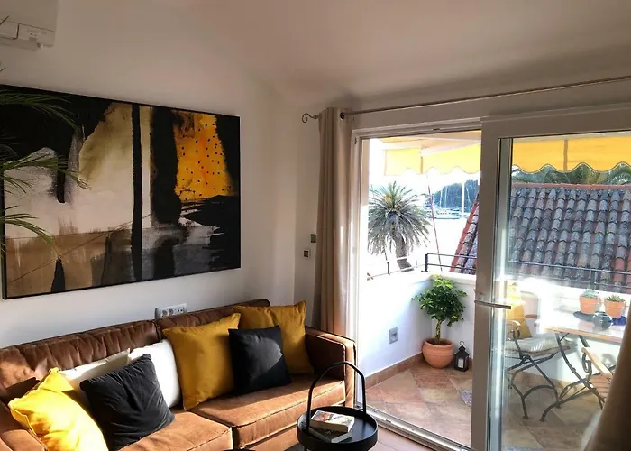 Azamara Old Town * 赫瓦尔